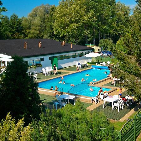 Egm-Lazy Hotel Exterior photo