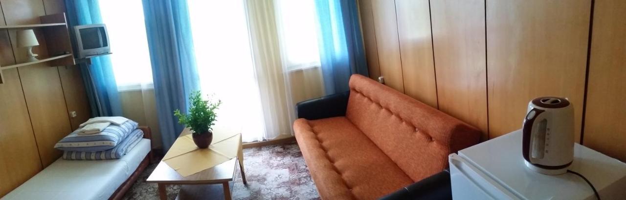 Egm-Lazy Hotel Exterior photo